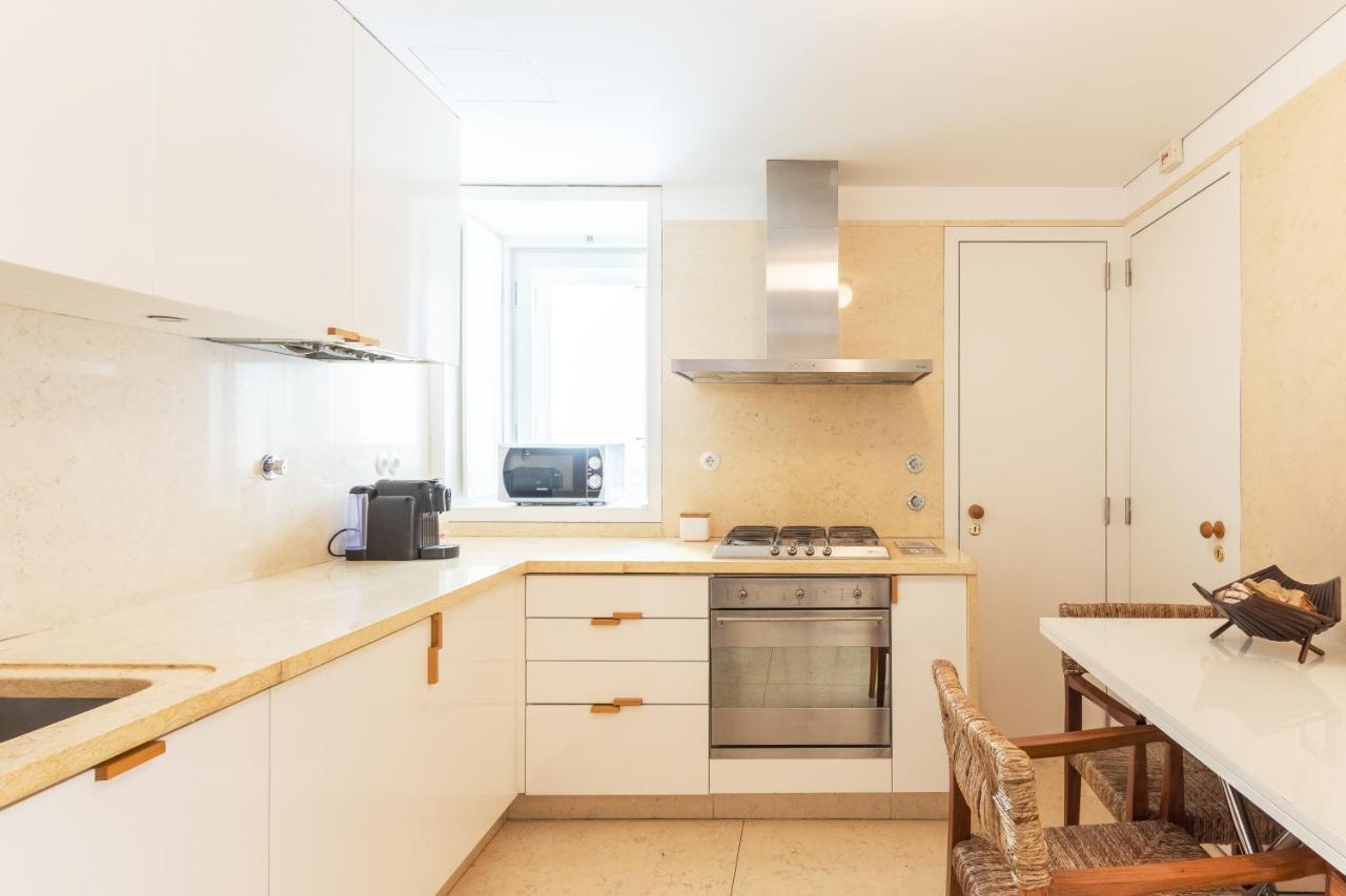 Апартаменти Joivy Chiado Self Check-In 2-Br Flat With Parking Лісабон Екстер'єр фото