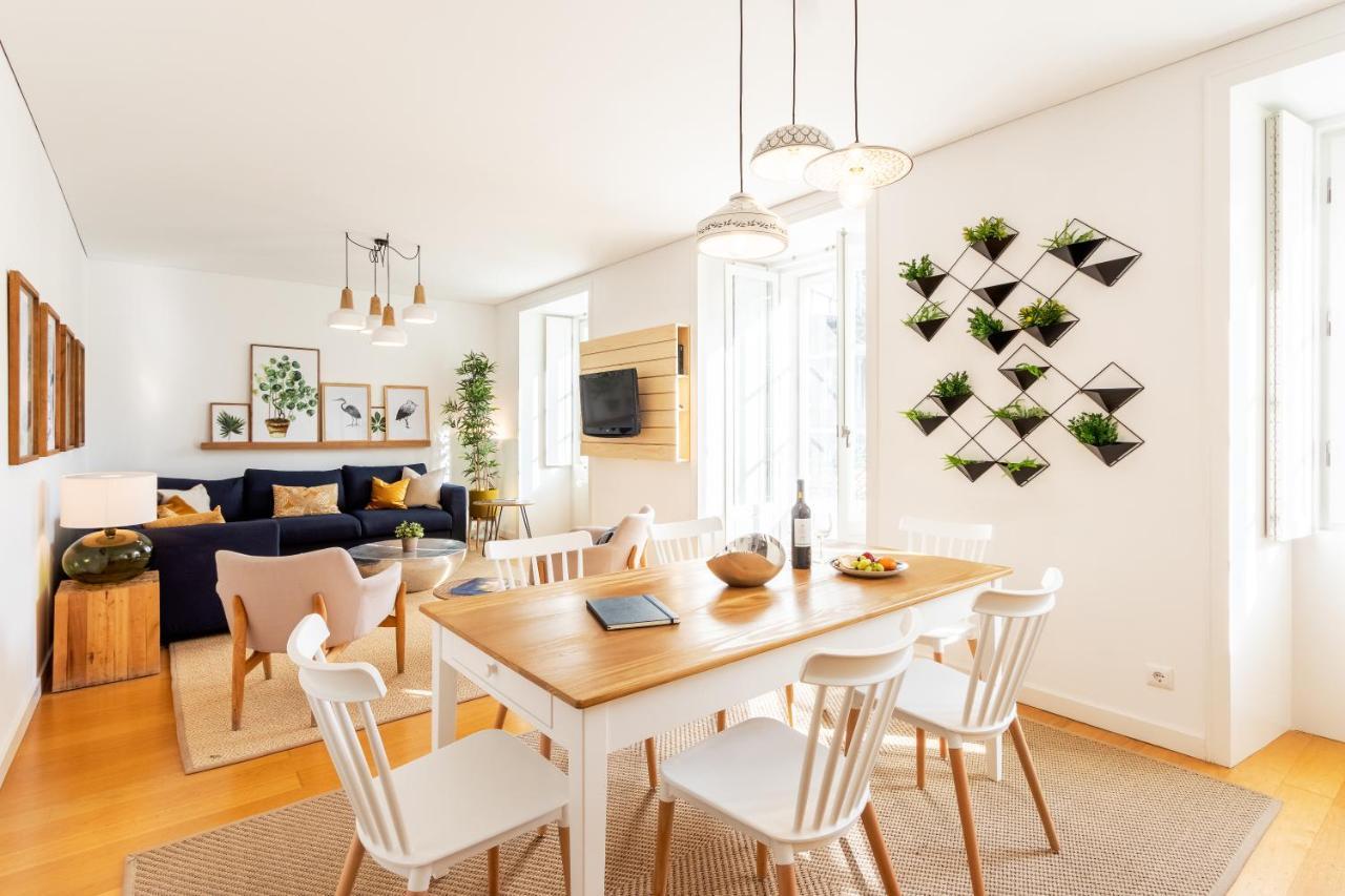 Апартаменти Joivy Chiado Self Check-In 2-Br Flat With Parking Лісабон Екстер'єр фото