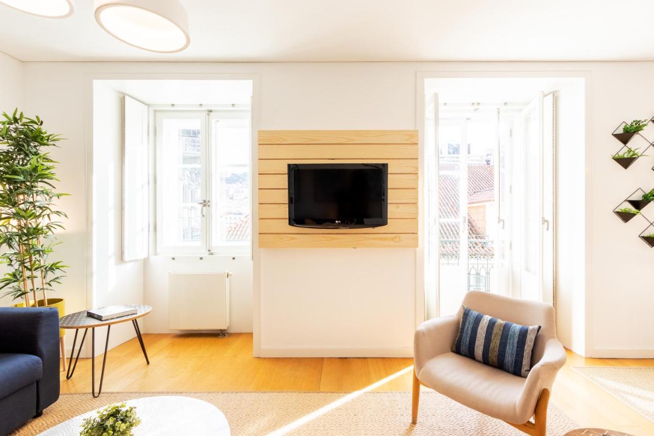 Апартаменти Joivy Chiado Self Check-In 2-Br Flat With Parking Лісабон Екстер'єр фото